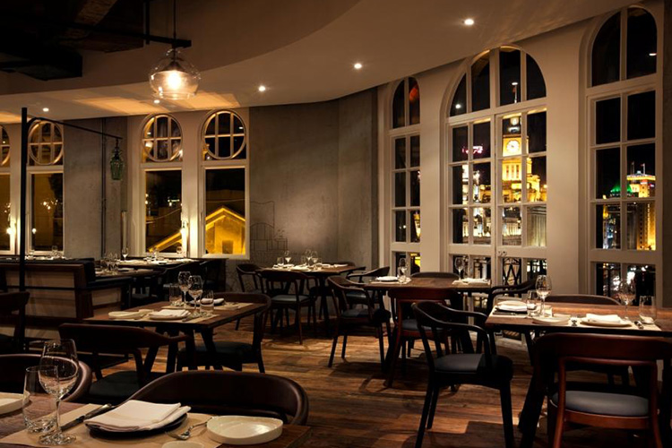 Mercato restaurant ambiance